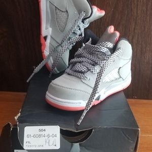 Size 6c kids Jordan 5 retro basketball tennis shoe